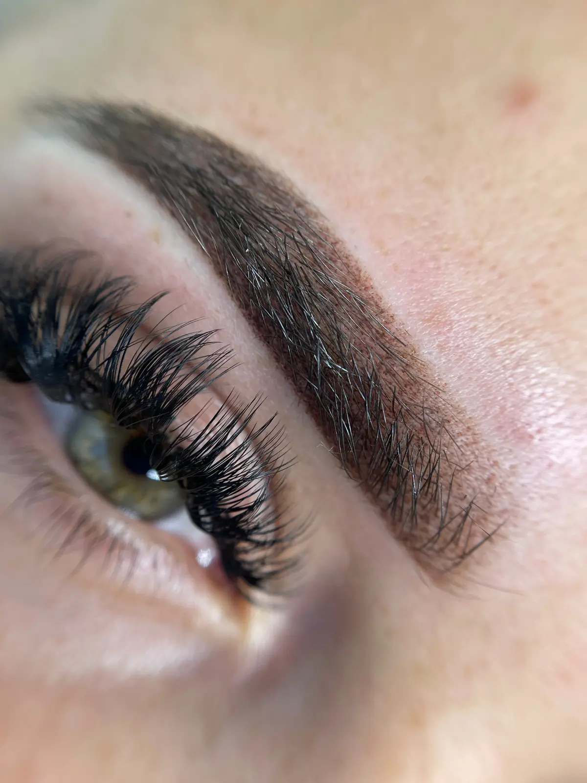 Micropigmentare Sprâncene - Înainte și După 13